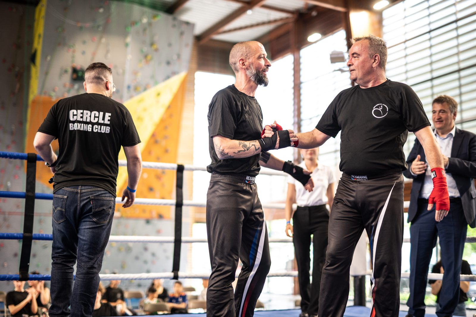 Scène de compétition sur le ring du Cercle Boxing Club